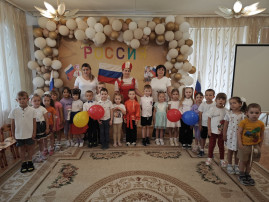 12 июня в нашей стране отмечается День России. 12 июня в нашей стране отмечается День России.